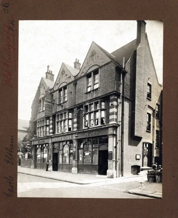 Framed Print : Photograph of Castle PH, Eltham (Old), Greater London Framed Print : Photograph of Castle PH, Eltham (Old), Greater London