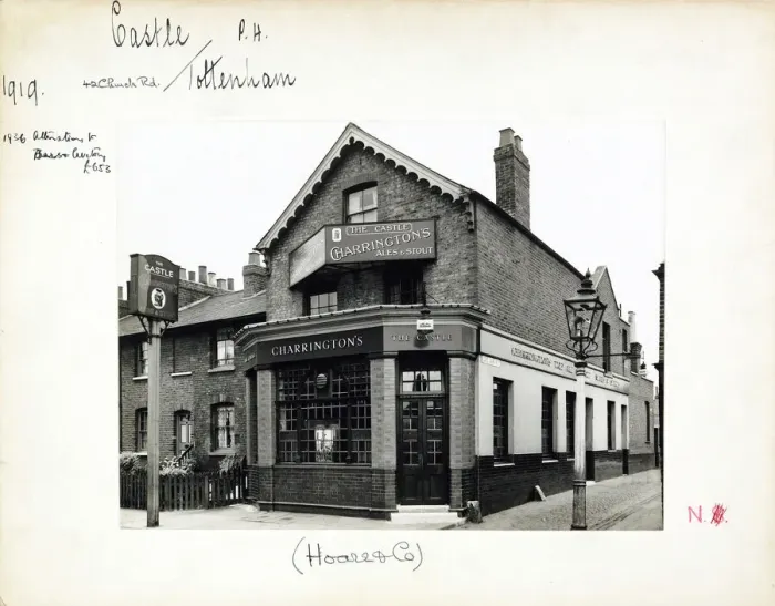 Framed Print : Photograph of Castle PH, Tottenham, London Framed Print : Photograph of Castle PH, Tottenham, London