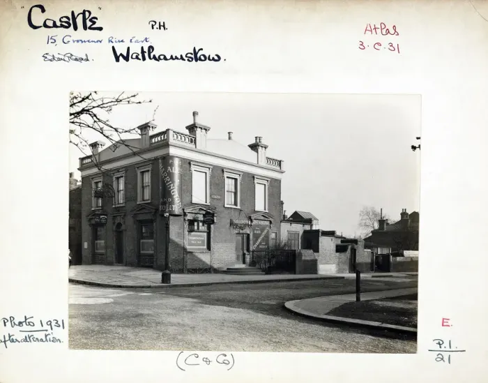 Framed Print : Photograph of Castle PH, Walthamstow, London Framed Print : Photograph of Castle PH, Walthamstow, London