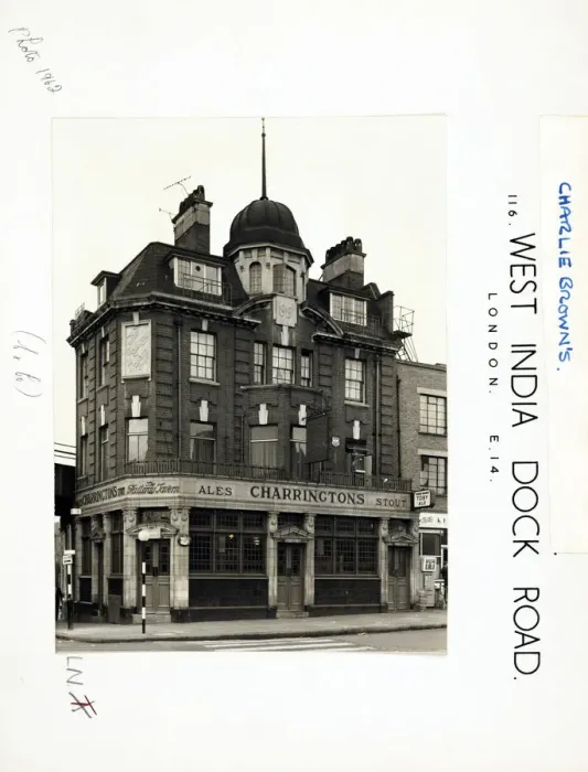Framed Print : Photograph of Charlie Browns PH, Limehouse, London Framed Print : Photograph of Charlie Browns PH, Limehouse, London