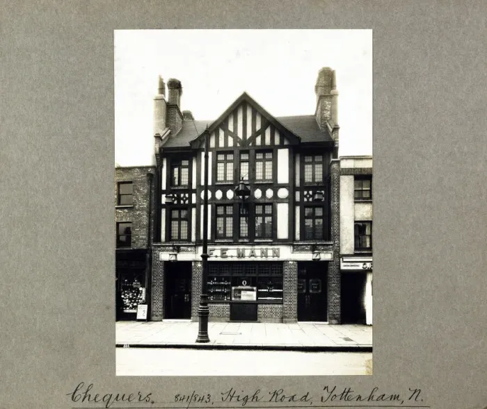 Framed Print : Photograph of Chequers PH, Tottenham, London Framed Print : Photograph of Chequers PH, Tottenham, London