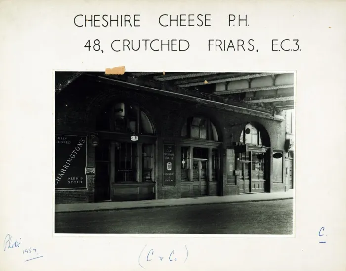 Framed Print : Photograph of Cheshire Cheese PH, Crutched Friars, London Framed Print : Photograph of Cheshire Cheese PH, Crutched Friars, London