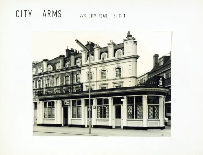 Framed Print : Photograph of City Arms, Islington, London Framed Print : Photograph of City Arms, Islington, London