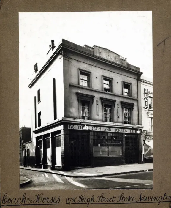 Framed Print : Photograph of Coach & Horses PH, Stoke Newington, London Framed Print : Photograph of Coach & Horses PH, Stoke Newington, London