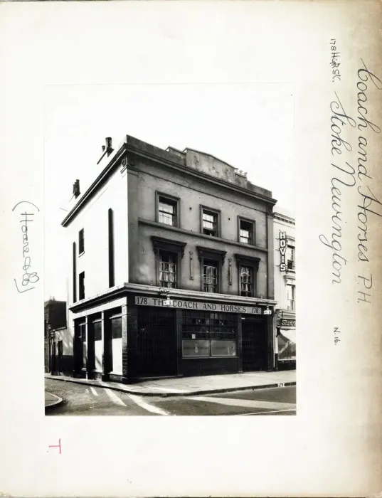 Framed Print : Photograph of Coach & Horses PH, Stoke Newington, London Framed Print : Photograph of Coach & Horses PH, Stoke Newington, London