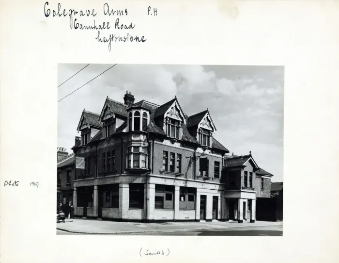 Framed Print : Photograph of Colegrave Arms, Leytonstone, London Framed Print : Photograph of Colegrave Arms, Leytonstone, London