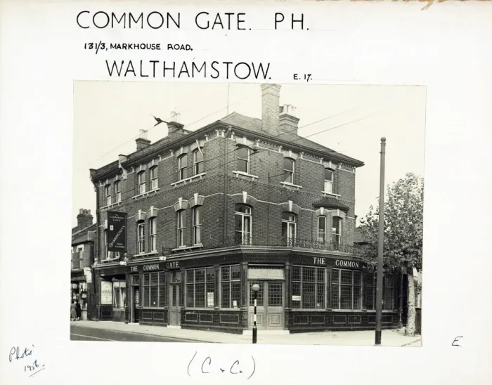 Framed Print : Photograph of Common Gate PH, Walthamstow, London Framed Print : Photograph of Common Gate PH, Walthamstow, London