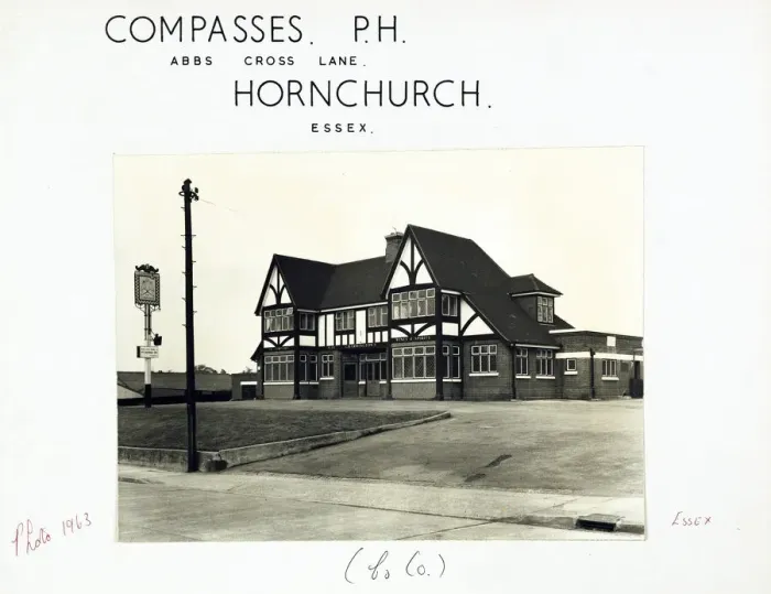 Framed Print : Photograph of Compasses PH, Hornchurch, Essex Framed Print : Photograph of Compasses PH, Hornchurch, Essex