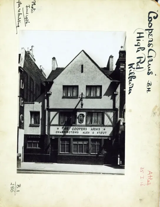Framed Print : Photograph of Coopers Arms, Kilburn, London Framed Print : Photograph of Coopers Arms, Kilburn, London