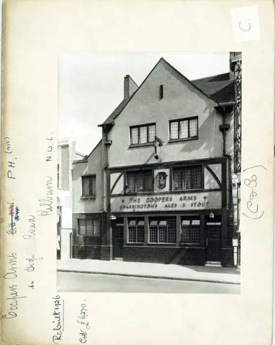 Framed Print : Photograph of Coopers Arms, Kilburn, London Framed Print : Photograph of Coopers Arms, Kilburn, London