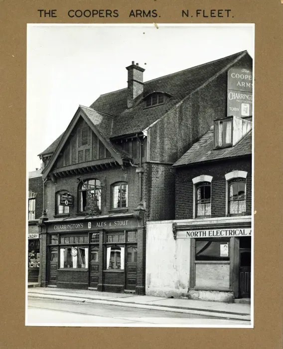 Framed Print : Photograph of Coopers Arms, Northfleet, Kent Framed Print : Photograph of Coopers Arms, Northfleet, Kent