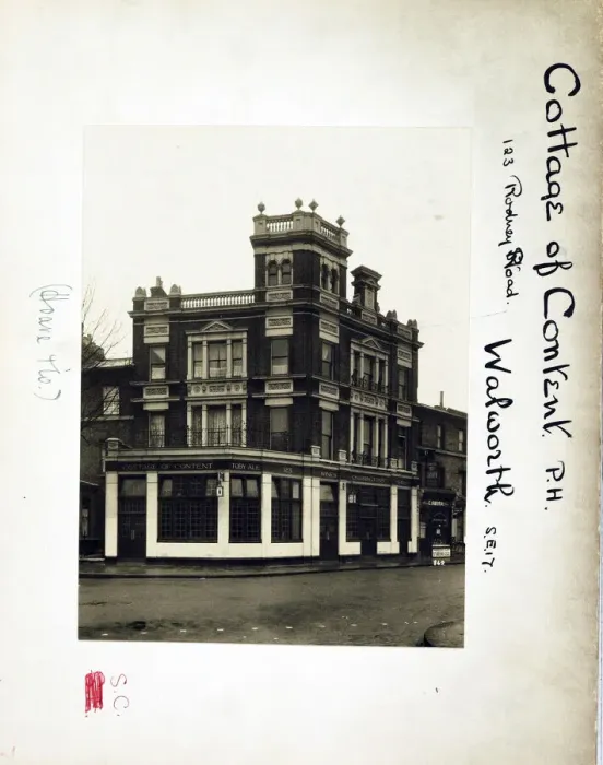 Framed Print : Photograph of Cottage of Content PH, Walworth, London
