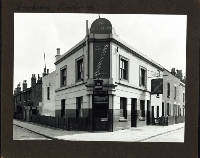 Framed Print : Photograph of Cricketers PH, Woolwich, London Framed Print : Photograph of Cricketers PH, Woolwich, London