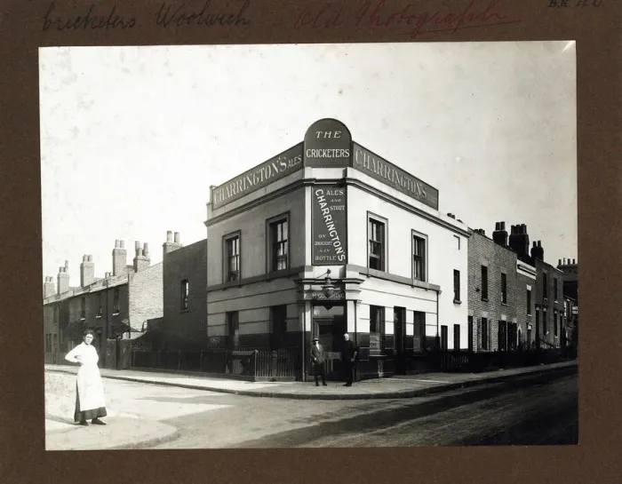 Framed Print : Photograph of Cricketers PH, Woolwich, London Framed Print : Photograph of Cricketers PH, Woolwich, London