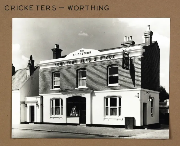 Framed Print : Photograph of Cricketers PH, Worthing, Sussex Framed Print : Photograph of Cricketers PH, Worthing, Sussex