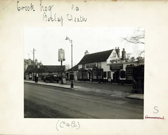 Framed Print : Photograph of Crook Log PH, Bexleyheath, Greater London Framed Print : Photograph of Crook Log PH, Bexleyheath, Greater London