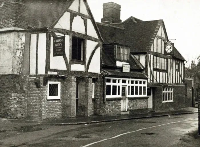 Framed Print : Photograph of Cross Keys PH, Dagenham (New), Essex Framed Print : Photograph of Cross Keys PH, Dagenham (New), Essex