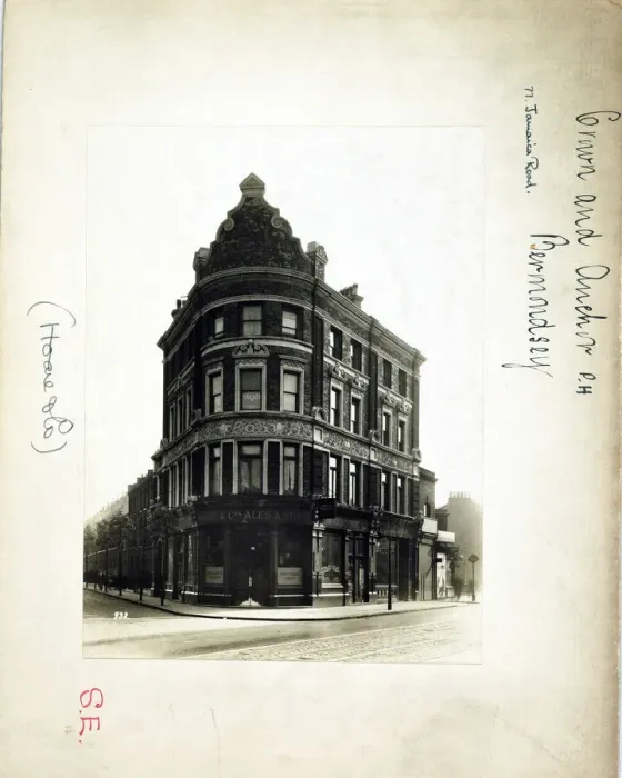 Framed Print : Photograph of Crown & Anchor PH, Bermondsey, London