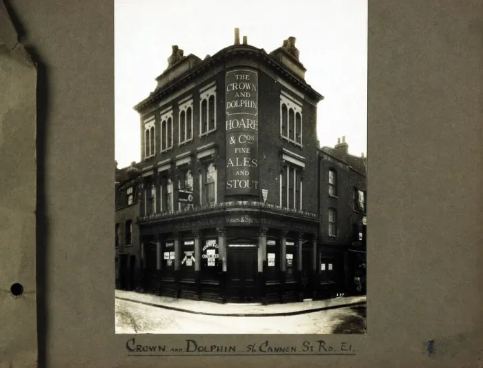 Framed Print : Photograph of Crown & Dolphin PH, Shadwell, London Framed Print : Photograph of Crown & Dolphin PH, Shadwell, London