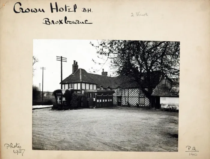 Framed Print : Photograph of Crown Hotel, Broxbourne, Hertfordshire Framed Print : Photograph of Crown Hotel, Broxbourne, Hertfordshire