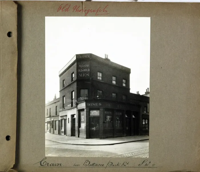 Framed Print : Photograph of Crown PH, Battersea, London Framed Print : Photograph of Crown PH, Battersea, London