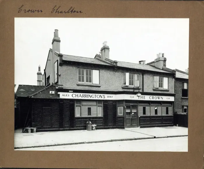 Framed Print : Photograph of Crown PH, Charlton, London Framed Print : Photograph of Crown PH, Charlton, London