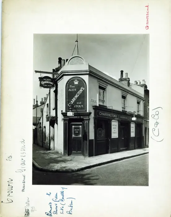 Framed Print : Photograph of Crown PH, Gravesend, Kent Framed Print : Photograph of Crown PH, Gravesend, Kent