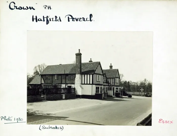 Framed Print : Photograph of Crown PH, Hatfield Peverel, Essex Framed Print : Photograph of Crown PH, Hatfield Peverel, Essex