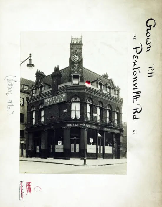 Framed Print : Photograph of Crown PH, Islington, London Framed Print : Photograph of Crown PH, Islington, London