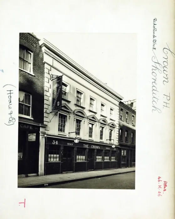 Framed Print : Photograph of Crown PH, Shoreditch, London Framed Print : Photograph of Crown PH, Shoreditch, London