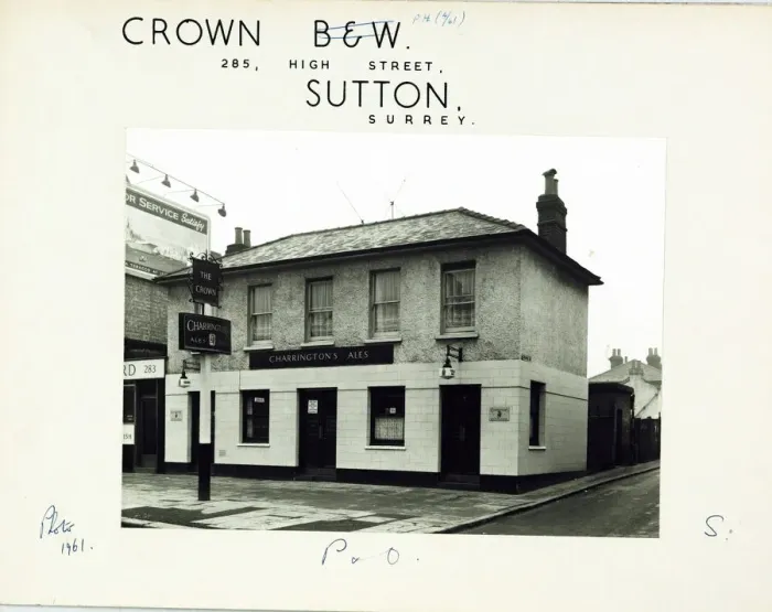 Framed Print : Photograph of Crown PH, Sutton, Surrey Framed Print : Photograph of Crown PH, Sutton, Surrey