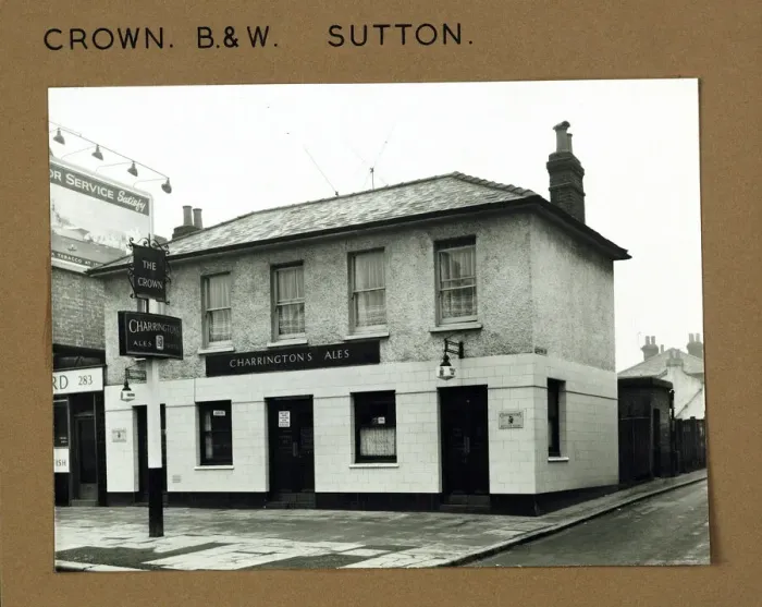 Framed Print : Photograph of Crown PH, Sutton, Surrey Framed Print : Photograph of Crown PH, Sutton, Surrey