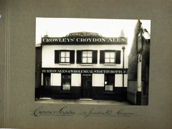 Framed Print : Photograph of Crown & Sceptre PH, Croydon, Surrey Framed Print : Photograph of Crown & Sceptre PH, Croydon, Surrey