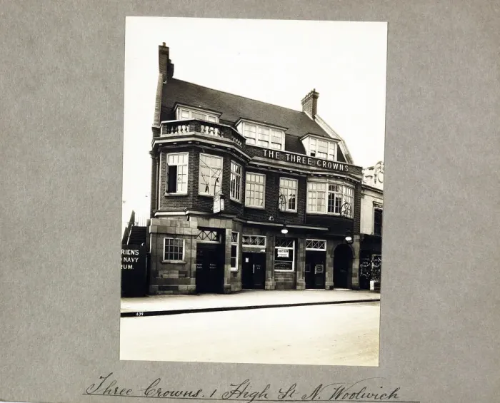 Framed Print : Photograph of Three Crowns PH, North Woolwich, London Framed Print : Photograph of Three Crowns PH, North Woolwich, London