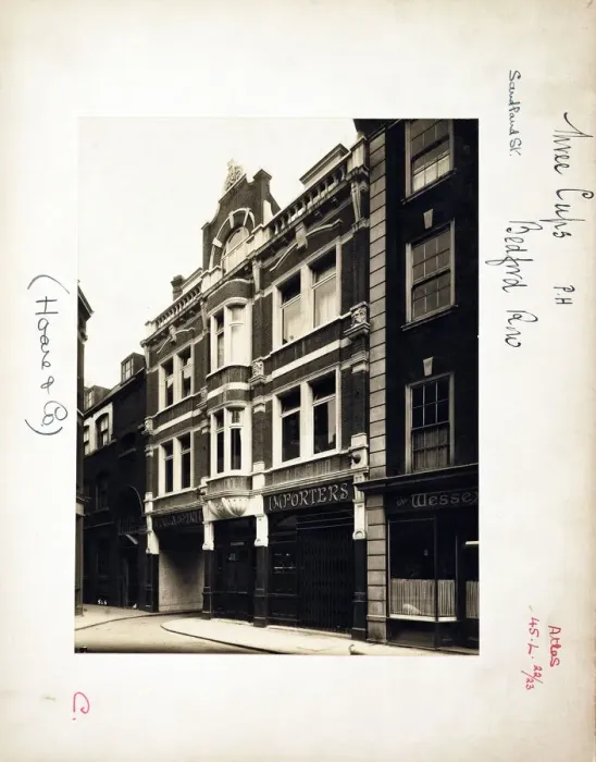 Framed Print : Photograph of Three Cups PH, Bloomsbury, London Framed Print : Photograph of Three Cups PH, Bloomsbury, London