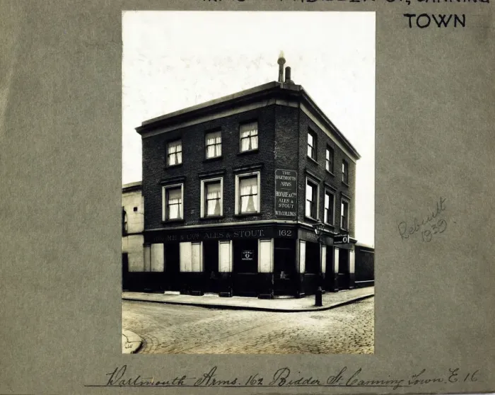 Framed Print : Photograph of Dartmouth Arms, Canning Town (Old), London Framed Print : Photograph of Dartmouth Arms, Canning Town (Old), London