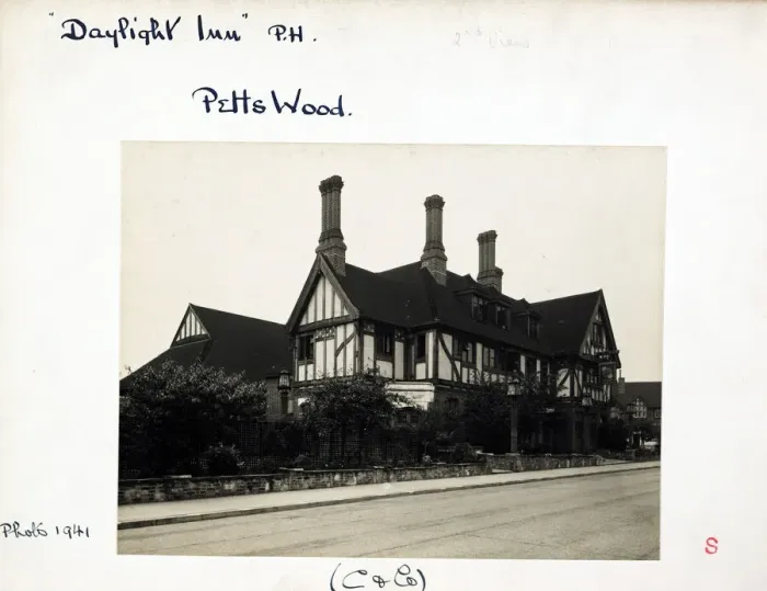 Framed Print : Photograph of Daylight Inn, Petts Wood, Greater London Framed Print : Photograph of Daylight Inn, Petts Wood, Greater London