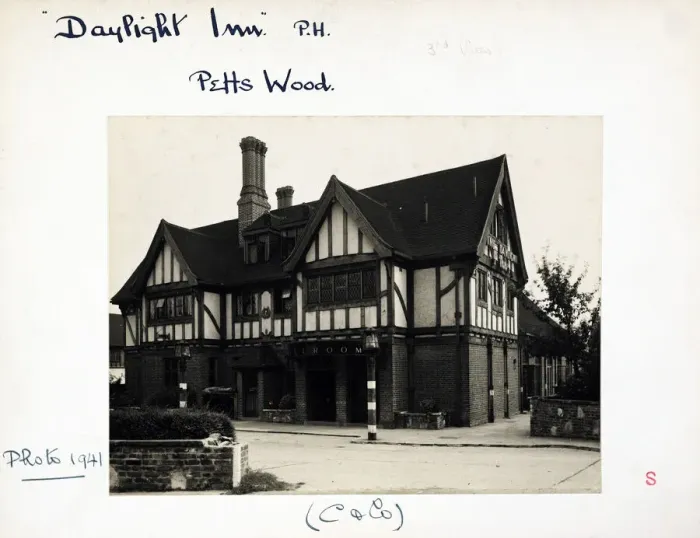 Framed Print : Photograph of Daylight Inn, Petts Wood, Greater London Framed Print : Photograph of Daylight Inn, Petts Wood, Greater London