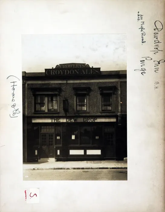 Framed Print : Photograph of Dew Drop PH, Penge, London Framed Print : Photograph of Dew Drop PH, Penge, London