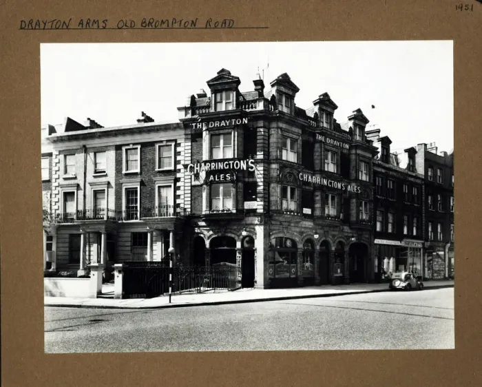 Framed Print : Photograph of Drayton Arms, South Kensington, London Framed Print : Photograph of Drayton Arms, South Kensington, London