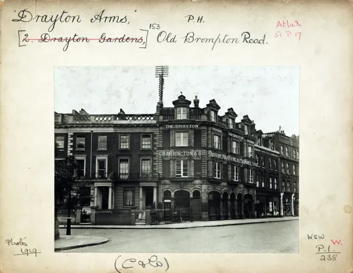 Framed Print : Photograph of Drayton Arms, South Kensington, London Framed Print : Photograph of Drayton Arms, South Kensington, London