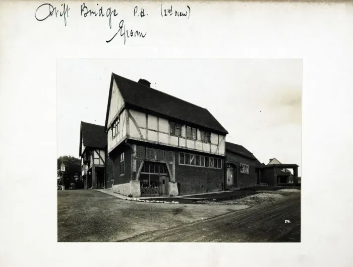 Framed Print : Photograph of Drift Bridge PH, Epsom, Surrey Framed Print : Photograph of Drift Bridge PH, Epsom, Surrey
