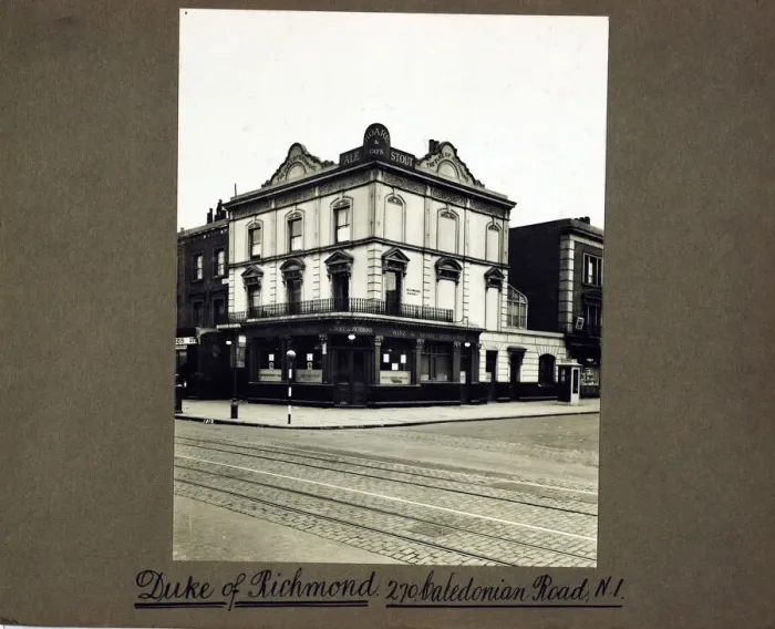 Framed Print : Photograph of Duke Of Richmond PH, Kings Cross, London Framed Print : Photograph of Duke Of Richmond PH, Kings Cross, London