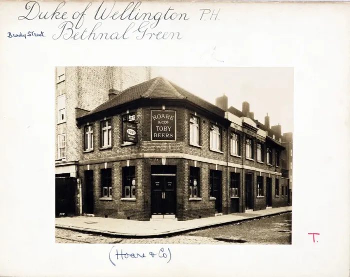 Framed Print : Photograph of Duke Of Wellington PH, Bethnal Green, London Framed Print : Photograph of Duke Of Wellington PH, Bethnal Green, London