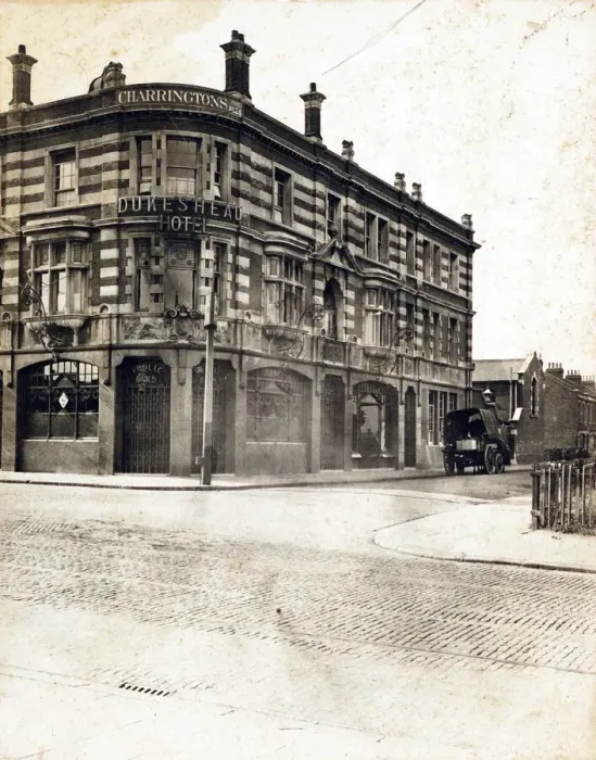 Framed Print : Photograph of Dukes Head Hotel, East Ham, London Framed Print : Photograph of Dukes Head Hotel, East Ham, London
