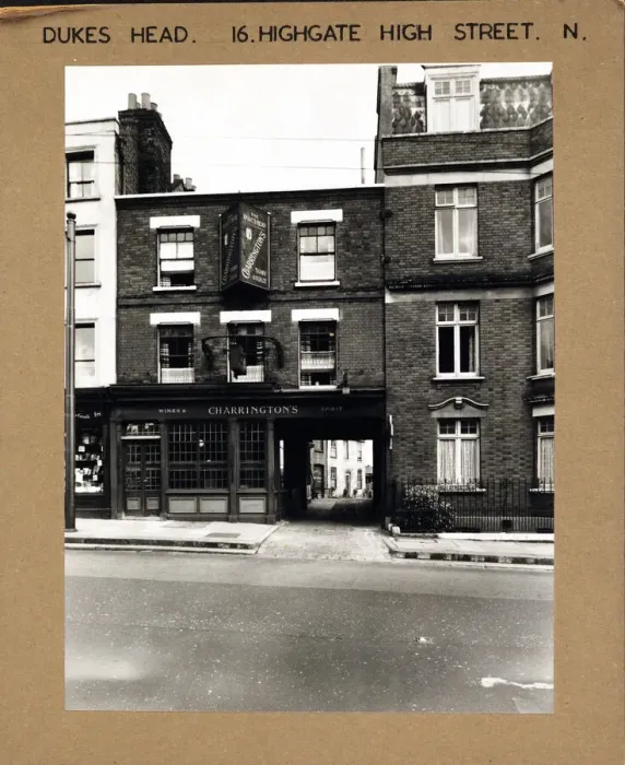 Framed Print : Photograph of Dukes Head PH, Highgate, London Framed Print : Photograph of Dukes Head PH, Highgate, London