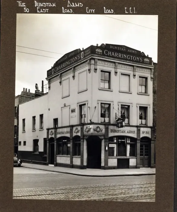 Framed Print : Photograph of Dunstan Arms, City Road, London Framed Print : Photograph of Dunstan Arms, City Road, London