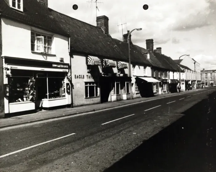 Framed Print : Photograph of Eagle Tavern, Witney, Oxfordshire Framed Print : Photograph of Eagle Tavern, Witney, Oxfordshire