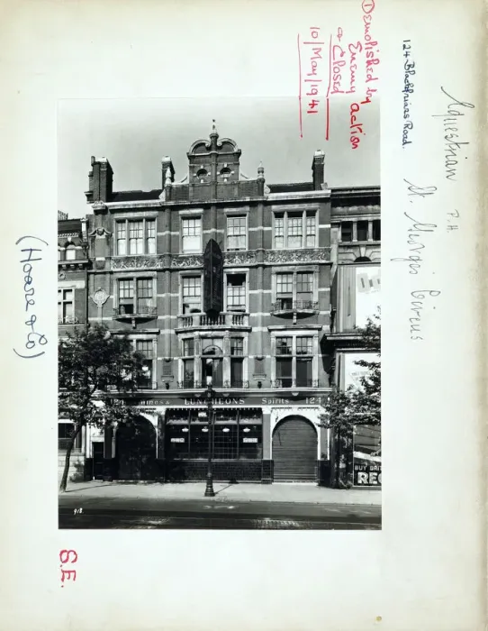 Framed Print : Photograph of Equestrian PH, Southwark, London Framed Print : Photograph of Equestrian PH, Southwark, London