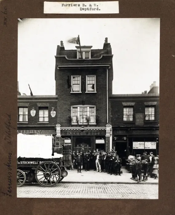 Framed Print : Photograph of Farriers PH, Deptford, London Framed Print : Photograph of Farriers PH, Deptford, London